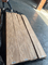 Πόρτα περικοπών κορωνών καπλαμάδων δρύινου ξύλου πυκνά 0.50MM κόκκινη ένας βαθμός για την εσωτερική διακόσμηση